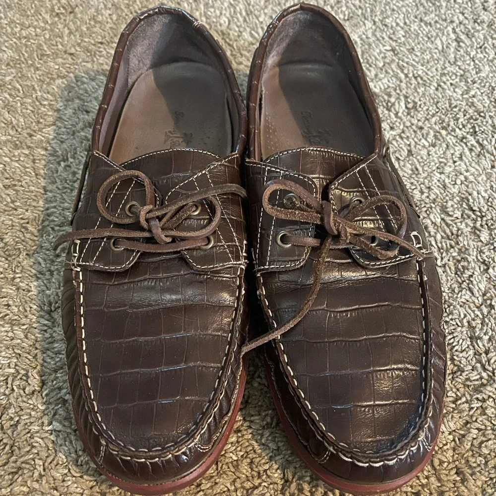 Brown Leather Boat Shoes with Textured Finish‎